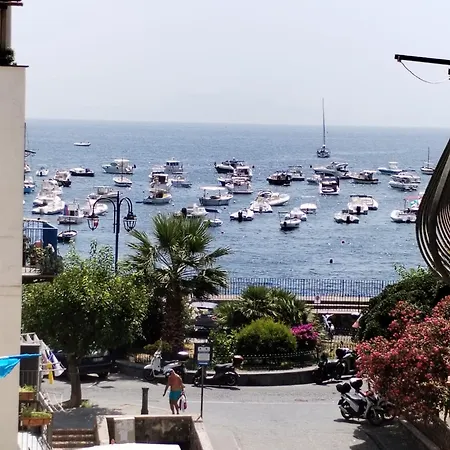 Ponte Romantic In The Historical Center And Near The Sea